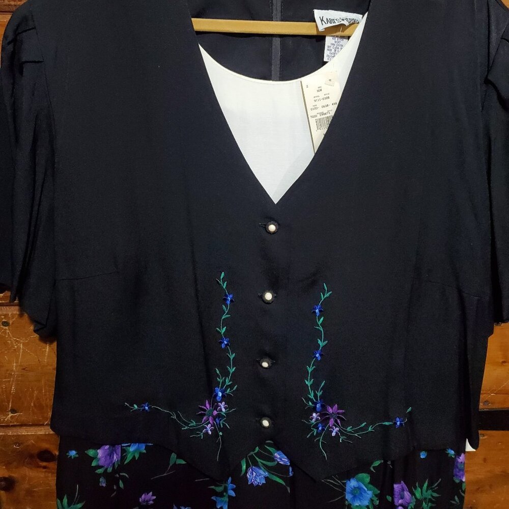 Woman's Plus Size Black Flower Dress - Picture 3 of 9
